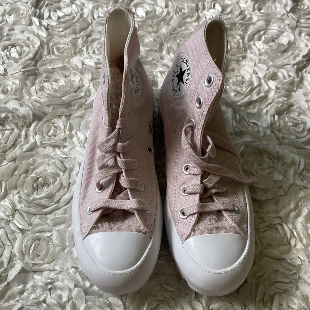. New Converse size 7 high top fuzzy sneakers - Picture 4 of 6